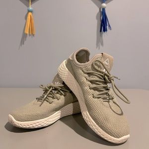 Adidas x Pharrell Williams Sneaker